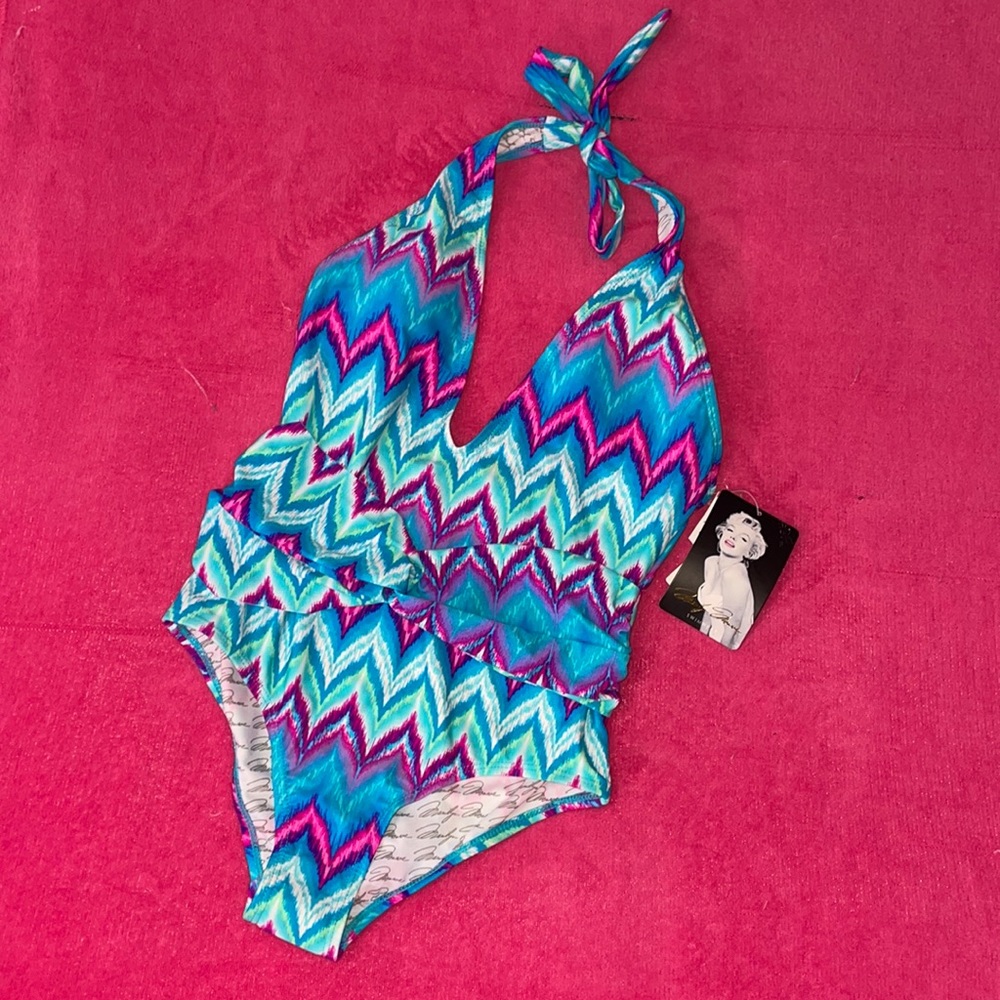 MARILYN MONROE SWIMSUIT 🍭 NWT